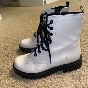 WOMEN'S UNR8ED FIRM COMBAT BOOTS